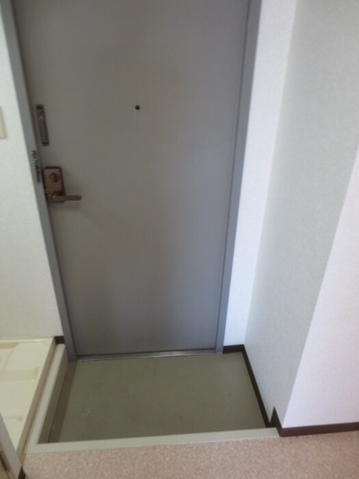 物件内観写真12　(玄関)
