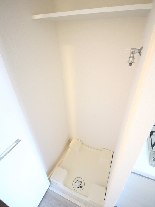 物件内観写真13　(洗濯機置場)