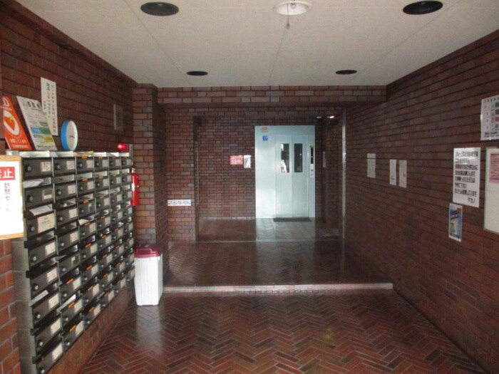 物件外観写真5　(エントランス部分)