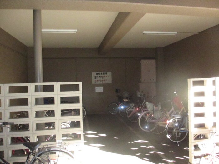物件外観写真6　(駐輪場)