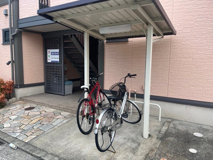 物件外観写真5　(駐輪場)