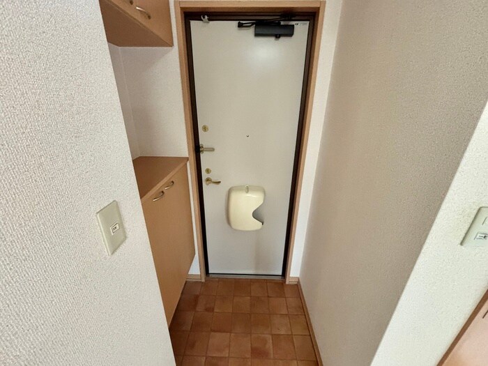 物件内観写真12　(玄関)