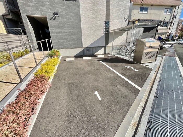 物件外観写真6　(駐車場)