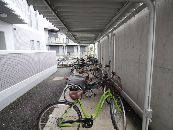 物件外観写真4　(駐輪場)