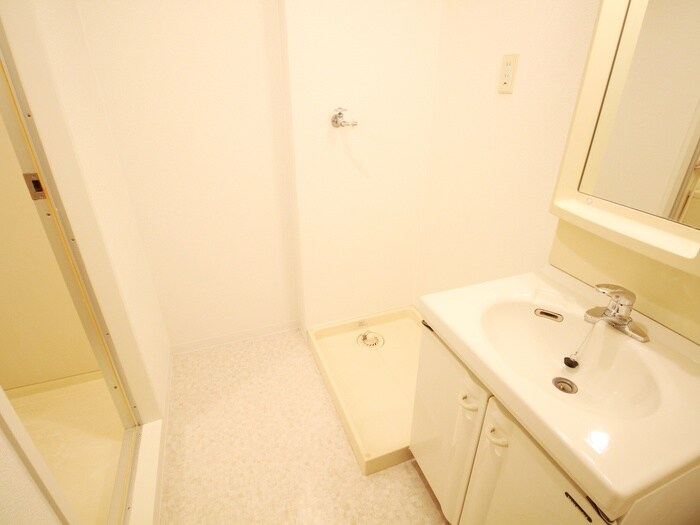 物件内観写真15　(洗濯機置場)