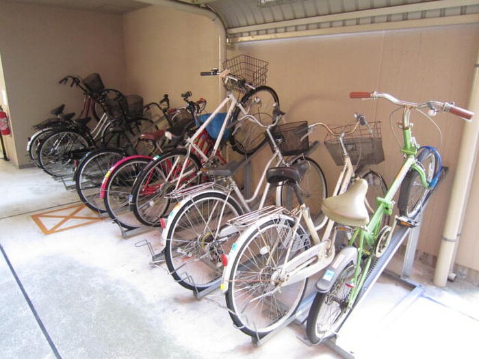 物件外観写真3　(駐輪場)