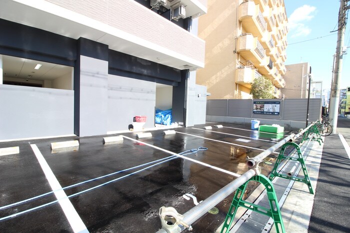 物件外観写真5　(駐車場)