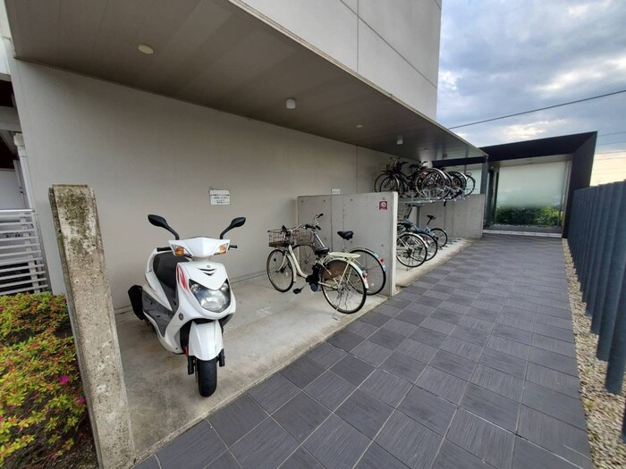 物件外観写真5　(駐輪場)