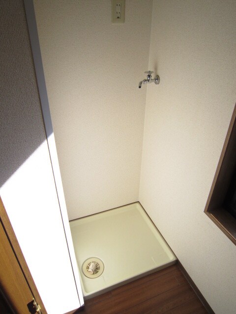 物件内観写真13　(洗濯機置場)