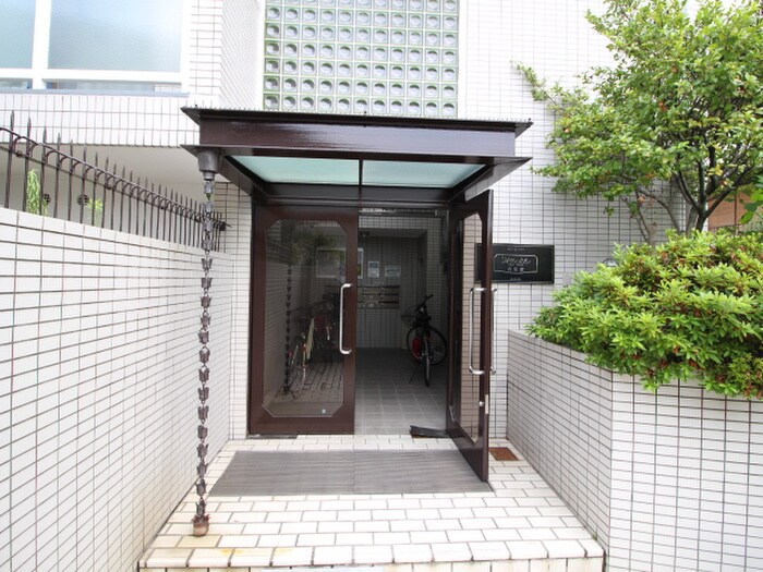 物件外観写真2　(エントランス部分)