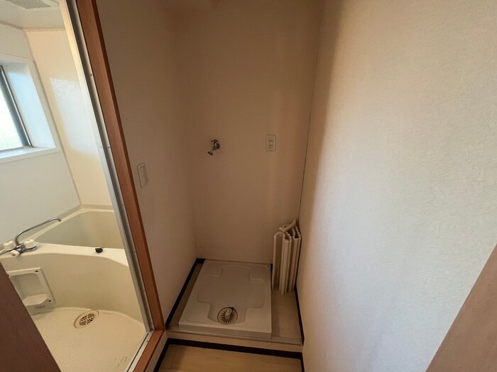 物件内観写真11　(洗濯機置場)