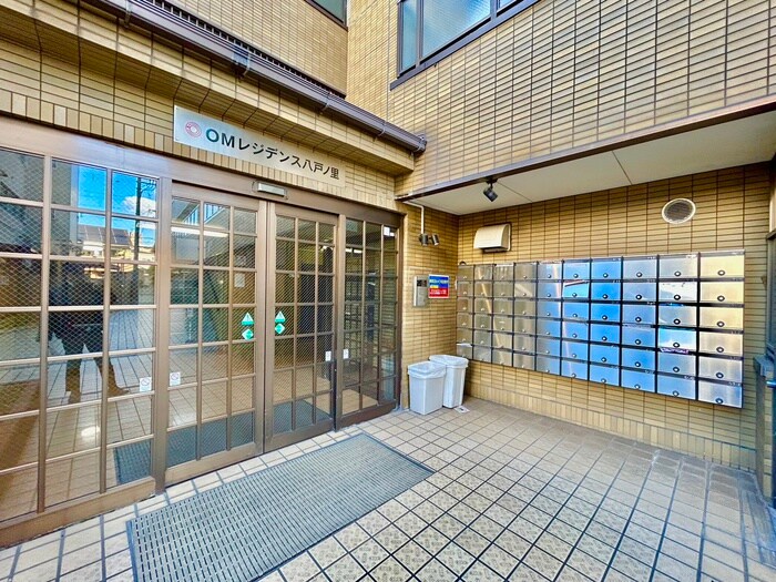 物件外観写真2　(エントランス部分)