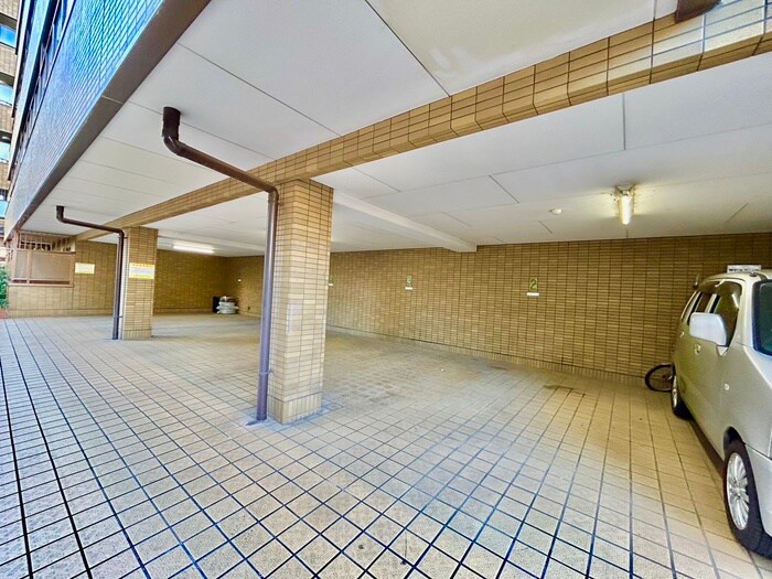 物件外観写真5　(駐車場)