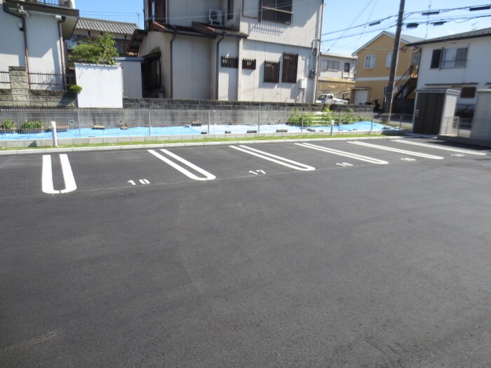 物件外観写真2　(駐車場)