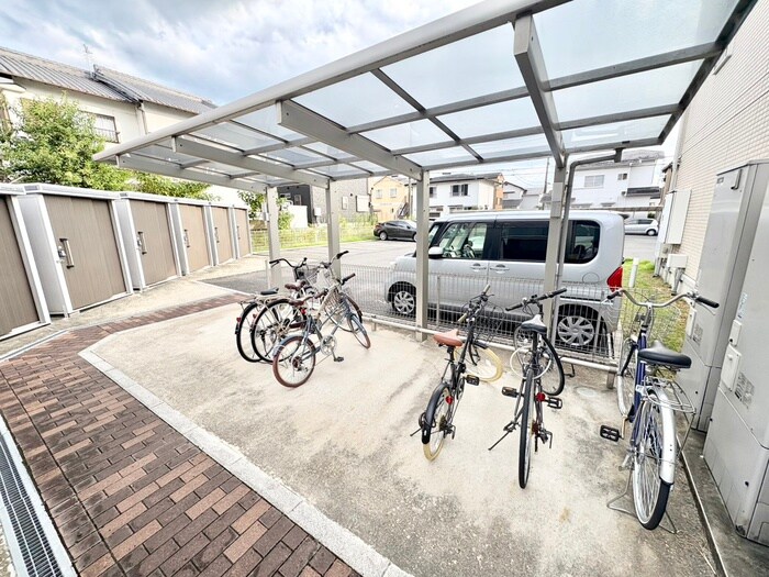 物件外観写真3　(駐輪場)