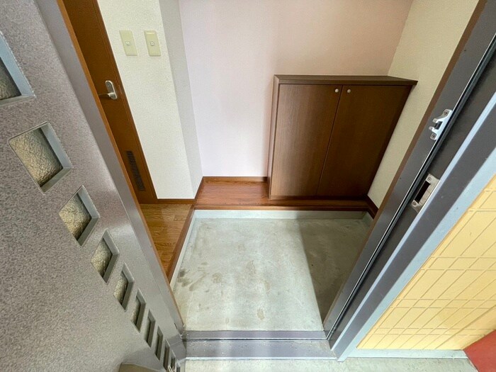 物件内観写真7　(玄関)