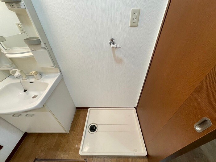 物件内観写真10　(洗濯機置場)