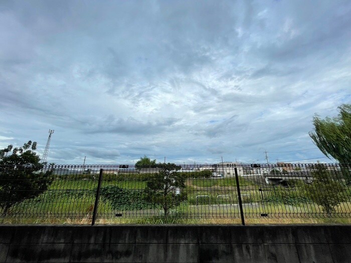 物件内観写真16　(室内からの展望)