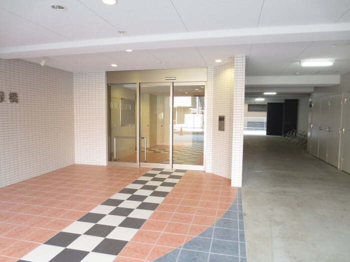 物件外観写真2　(エントランス部分)