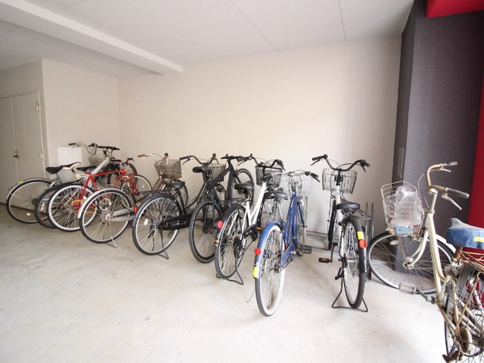 物件外観写真4　(駐輪場)