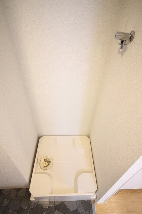 物件内観写真11　(洗濯機置場)