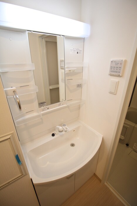 物件内観写真8　(洗面)