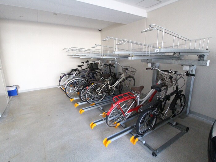 物件外観写真5　(駐輪場)