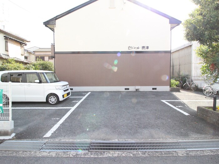 物件外観写真4　(駐車場)