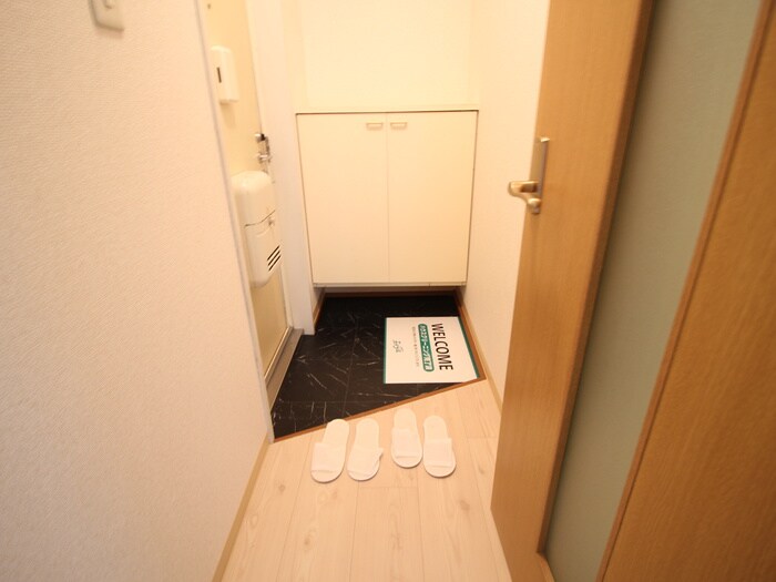 物件内観写真11　(玄関)