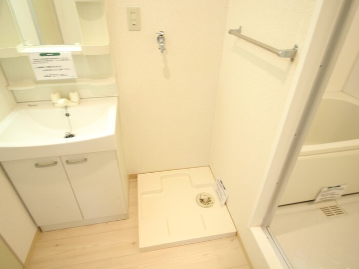 物件内観写真18　(洗濯機置場)