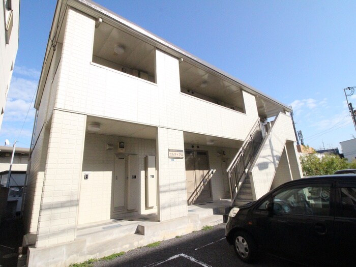 物件外観写真3　(エントランス部分)