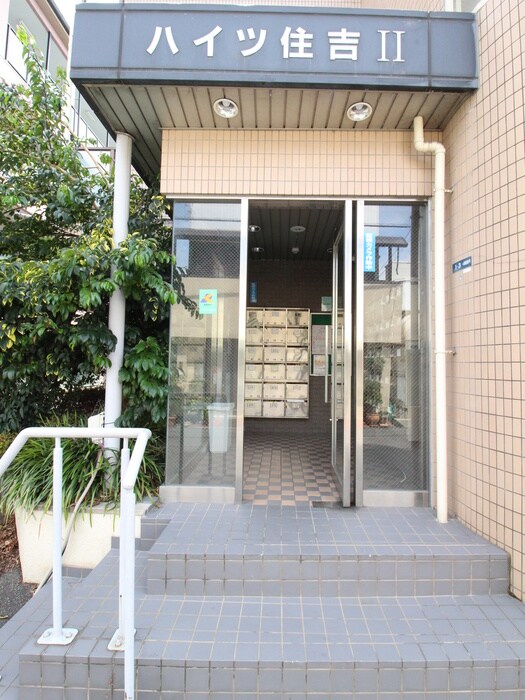 物件外観写真3　(エントランス部分)