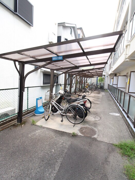 物件外観写真4　(駐輪場)