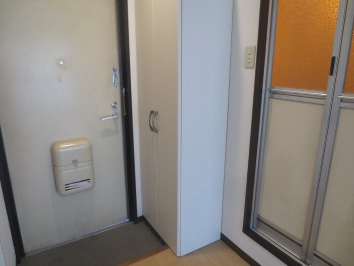 物件内観写真13　(玄関)