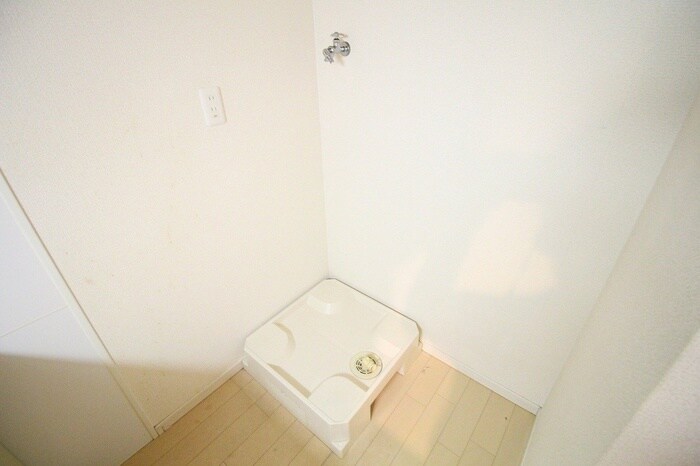 物件内観写真11　(洗濯機置場)