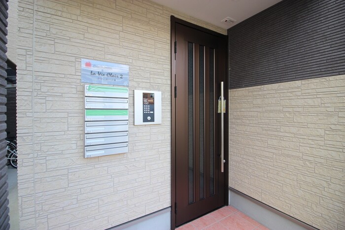 物件外観写真2　(エントランス部分)