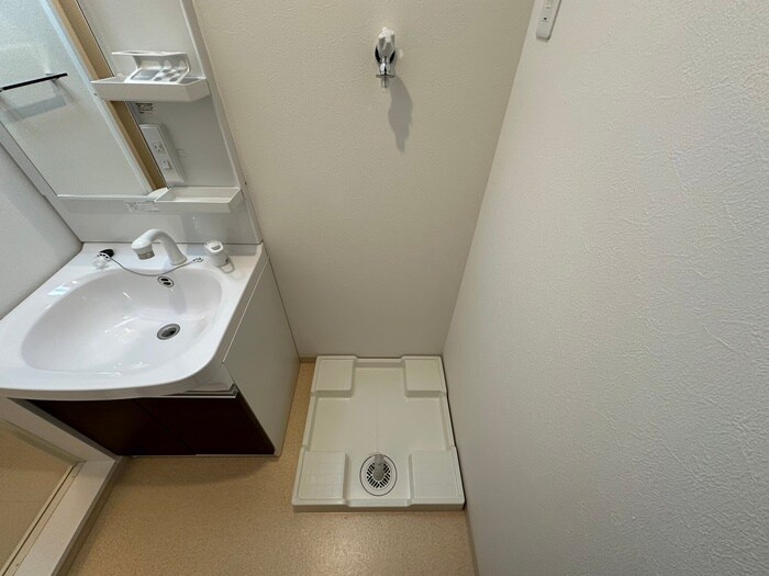 物件内観写真18　(洗濯機置場)