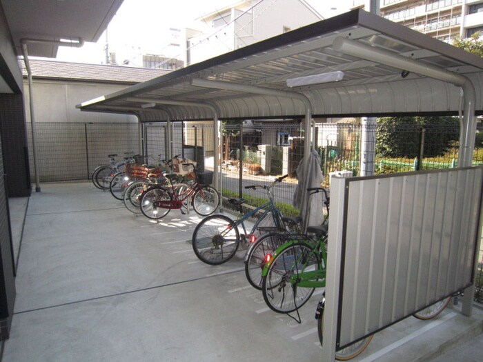 物件外観写真5　(駐輪場)