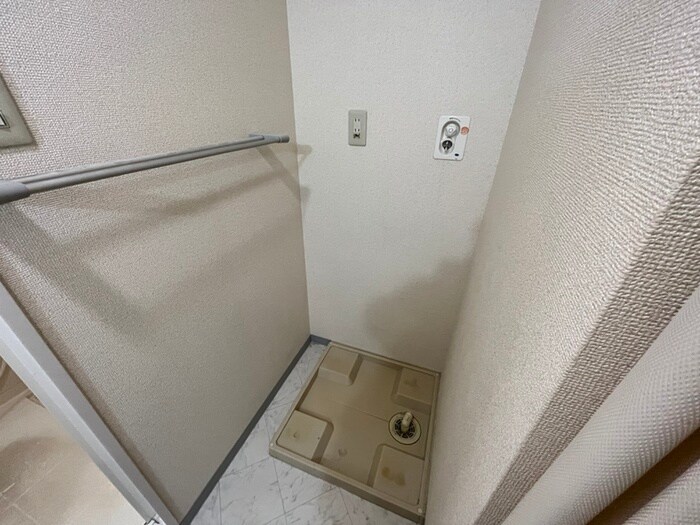 物件内観写真12　(洗濯機置場)