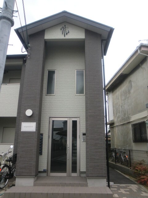 物件外観写真2　(エントランス部分)