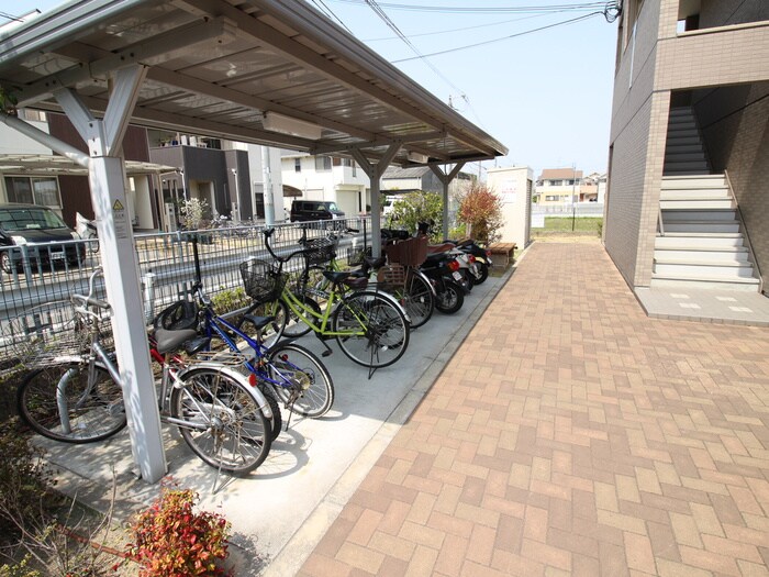 物件外観写真4　(駐輪場)