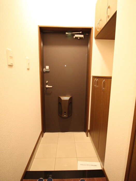 物件内観写真17　(玄関)