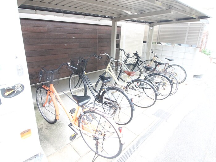 物件外観写真4　(駐輪場)