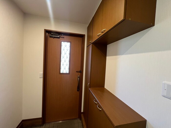 物件内観写真18　(玄関)