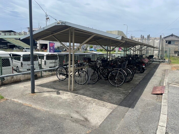 物件外観写真5　(駐輪場)