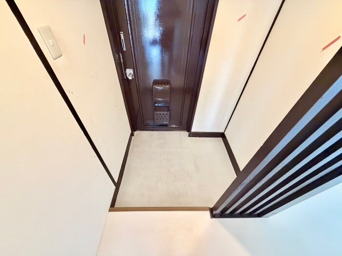 物件内観写真13　(玄関)