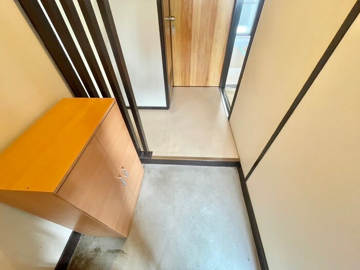 物件内観写真16　(玄関)