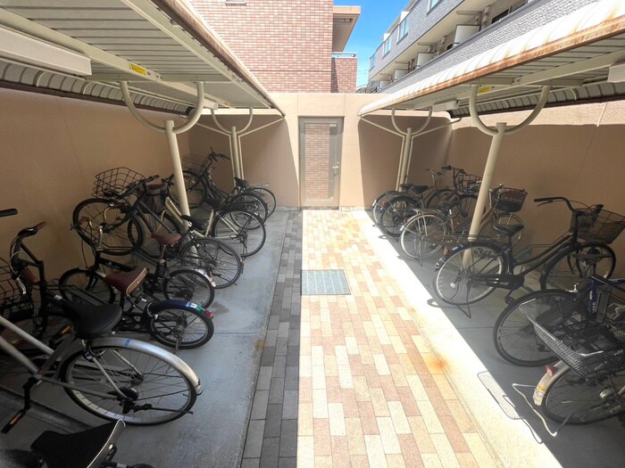 物件外観写真5　(駐輪場)