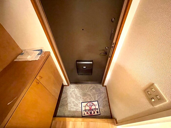 物件内観写真16　(玄関)