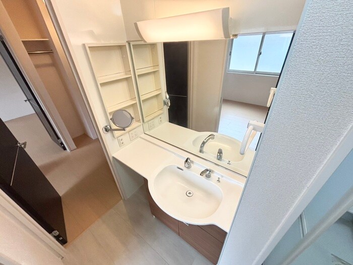 物件内観写真8　(洗面)